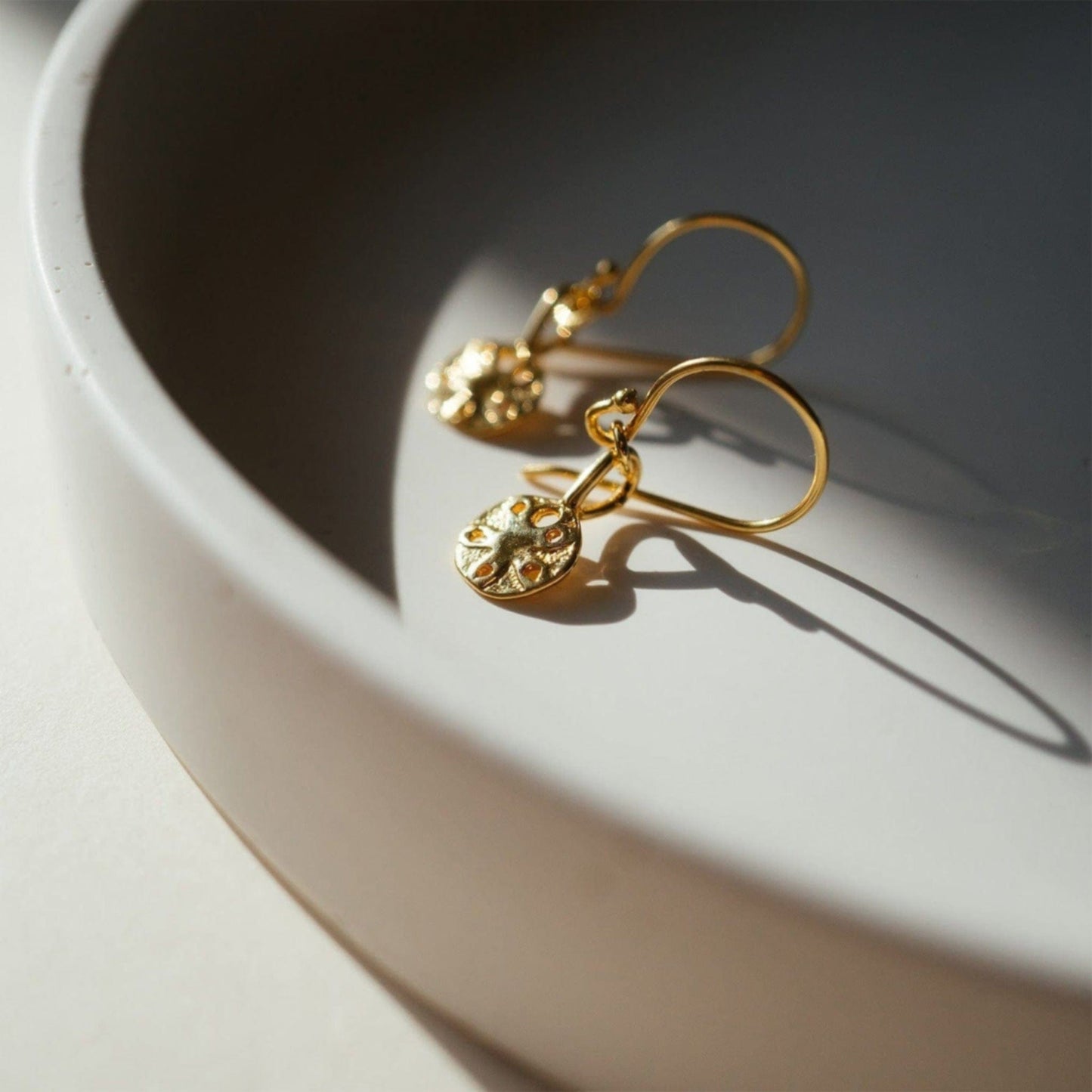 Goldene oder Silberne Sanddollar-Ohrringe | By Lunar James