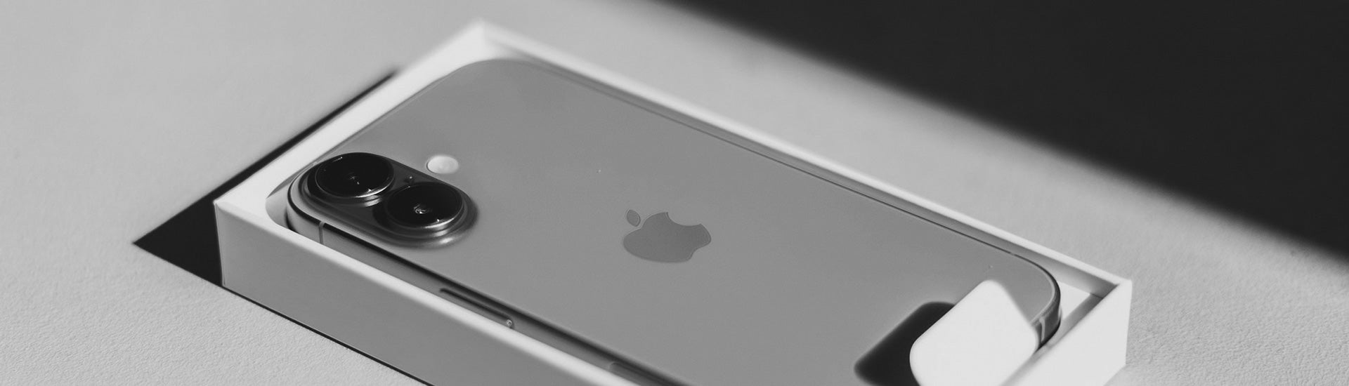 iPhone 16 Banner