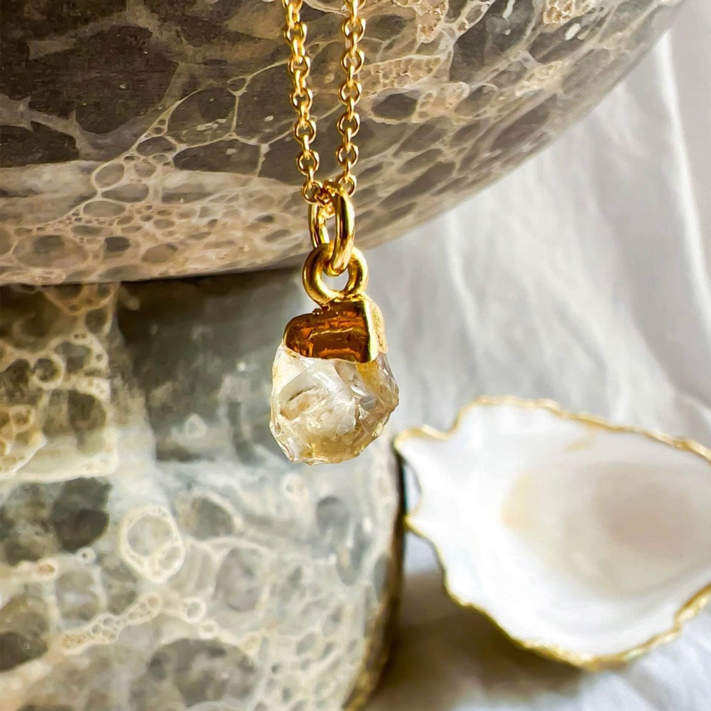 Citrin rå hängsmycke - smycken med helande kristaller | By Lunar James