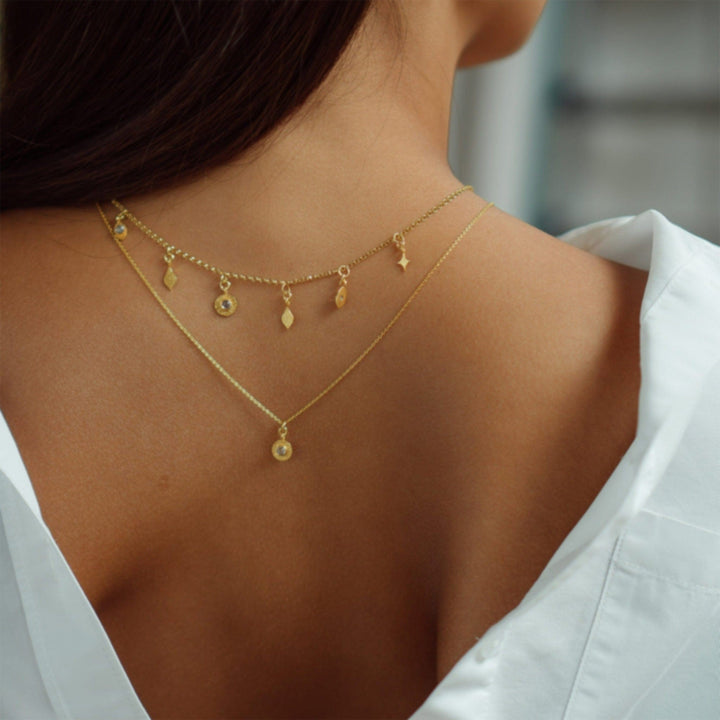 Gold Mondstein-Charm Halskette mit Goldenen Charms – Soluna | By Lunar James