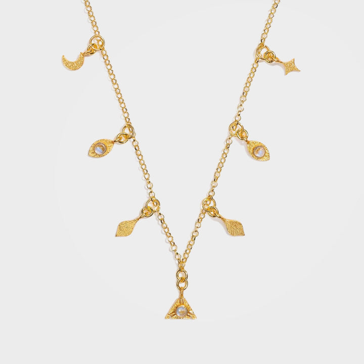 Berlockhalsband med månsten i guld och guldberlocker - Terra | By Lunar James