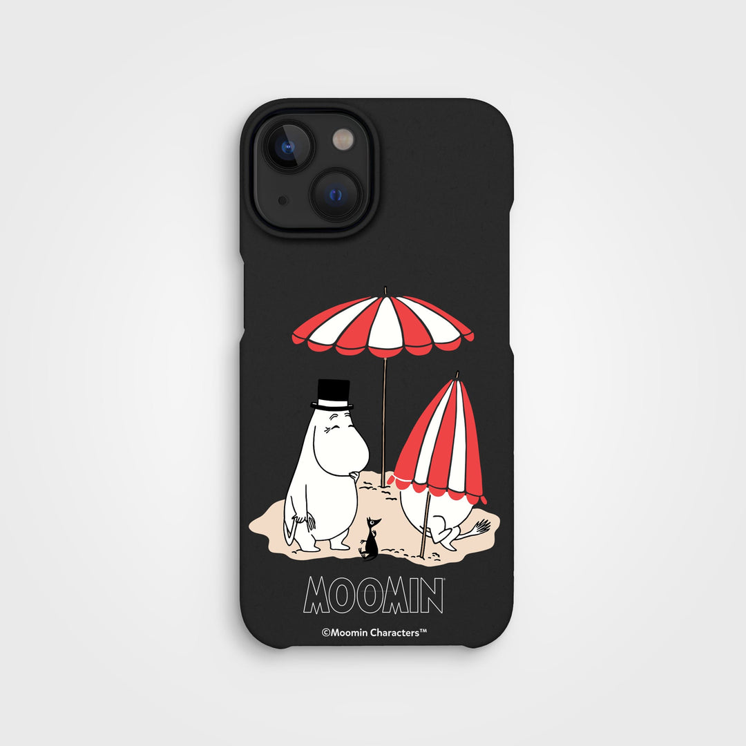 iPhone 14 / 13 am Strand – Mumin | Pflanzenbasierte Handyhülle – PLNTPRTCT™