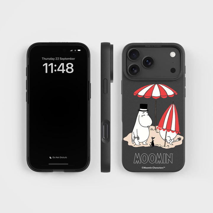 iPhone 18 Pro Max am Strand - Mumin | Pflanzliche Handyhülle - PLNTPRTCT™