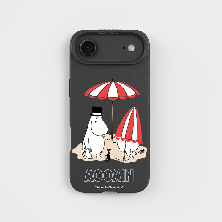 iPhone Air På Stranden – Mumin | Växtbaserat Mobilskal – PLNTPRTCT™