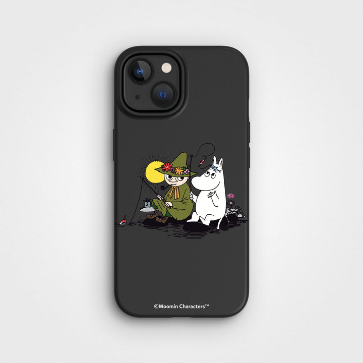 iPhone 15 Snufkin Angeln - Mumin | Pflanzenbasierte Handyhülle - PLNTPRTCT™