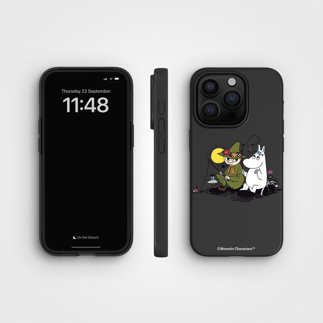 iPhone 15 Pro Max Snufkin Fishing - Moomin | Plant-based phone case - PLNTPRTCT™