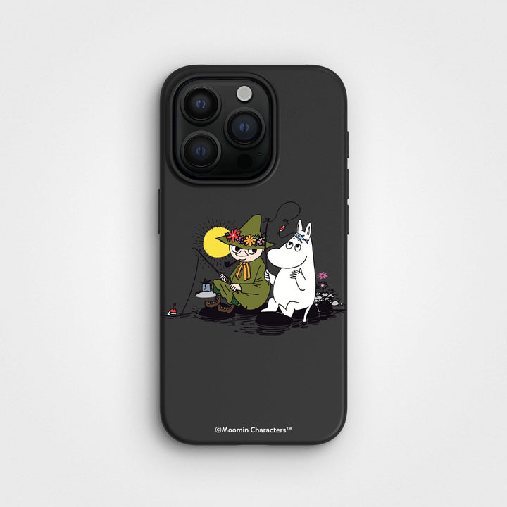 iPhone 15 Pro Max Snufkin Fishing - Moomin | Plant-based phone case - PLNTPRTCT™