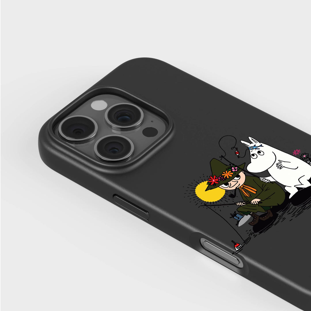 iPhone 16 Pro Snufkin Fishing - Moomin | Plant-based phone case - PLNTPRTCT™