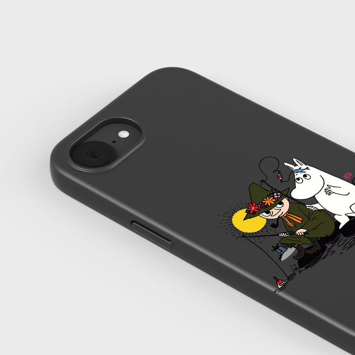 iPhone 17e 16e Snufkin Fishing - Moomin | Plant-based phone case - PLNTPRTCT™
