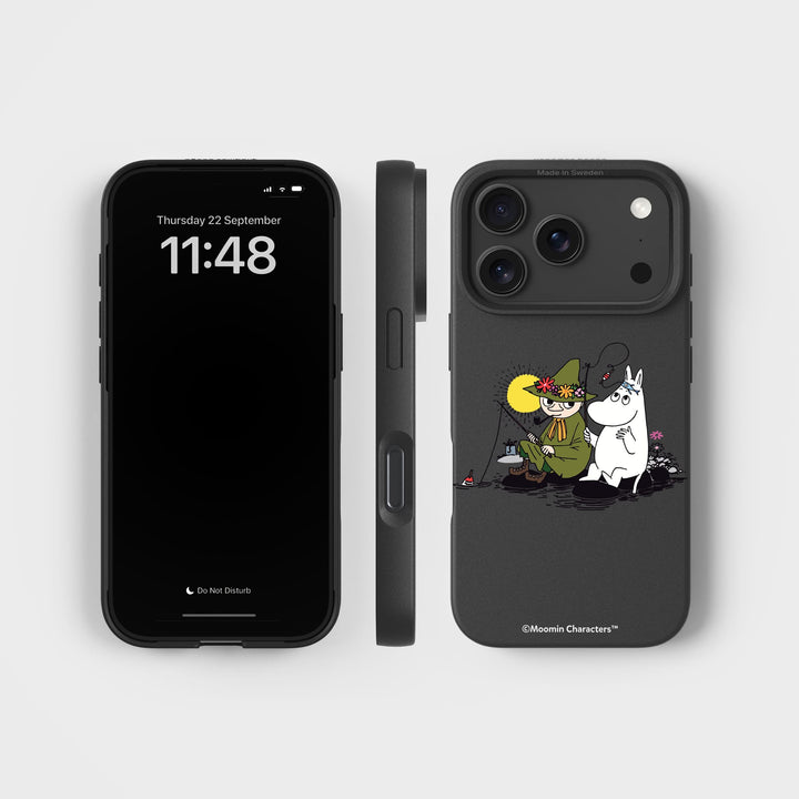 iPhone 17 Pro Snufkin Fishing - Moomin | Plant-based phone case - PLNTPRTCT™